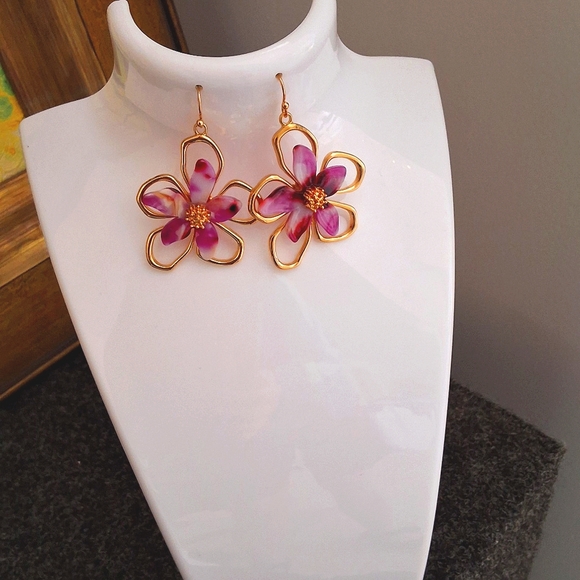 Ophelia Roe, NWT, Variegated Flower & Gold Dangle Earrings - Picture 1 of 7
